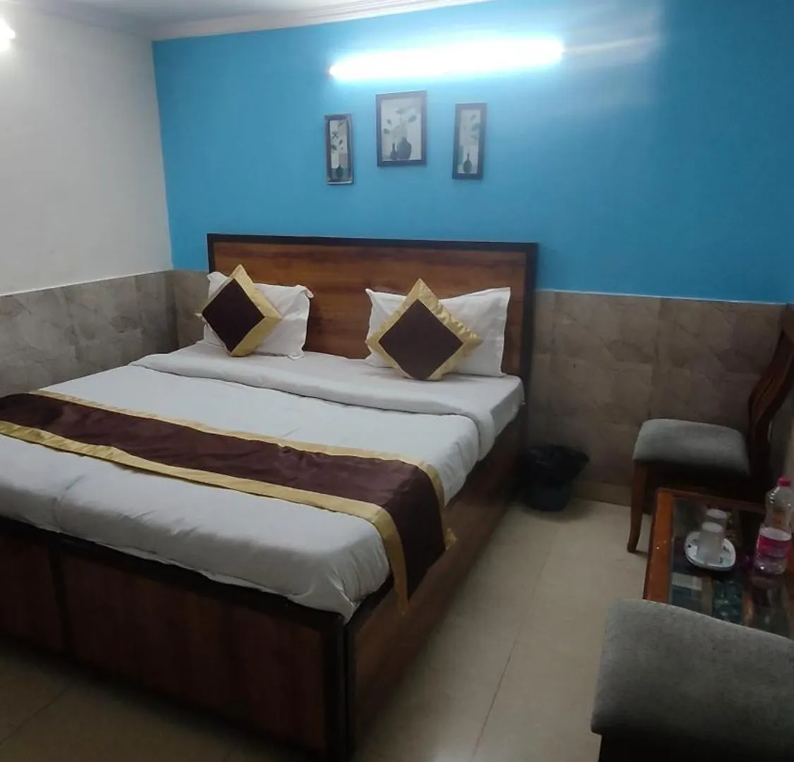 Hotel Moon Chanakyapuri Satya Niketan- Couple Friendly Nowe Delhi Indie